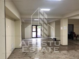 Spatiu comercial la parter, 117 mp,  Zona Girocului