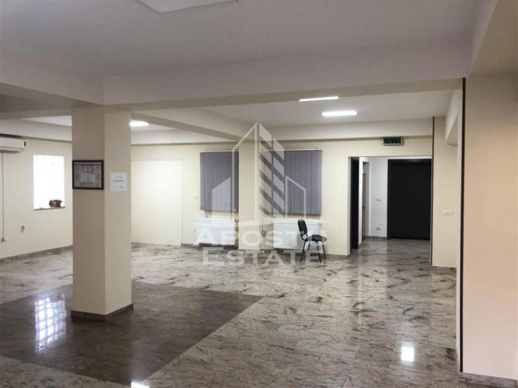 Spatiu comercial la parter, 117 mp,  Zona Girocului