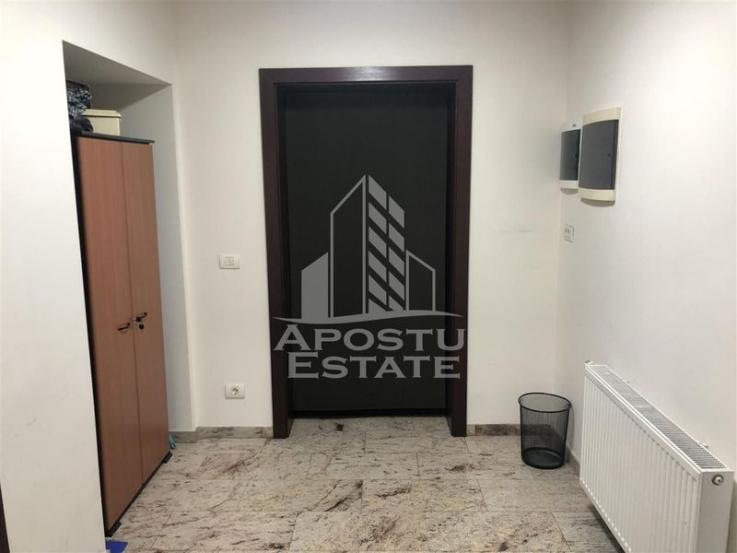 Spatiu comercial la parter, 117 mp,  Zona Girocului