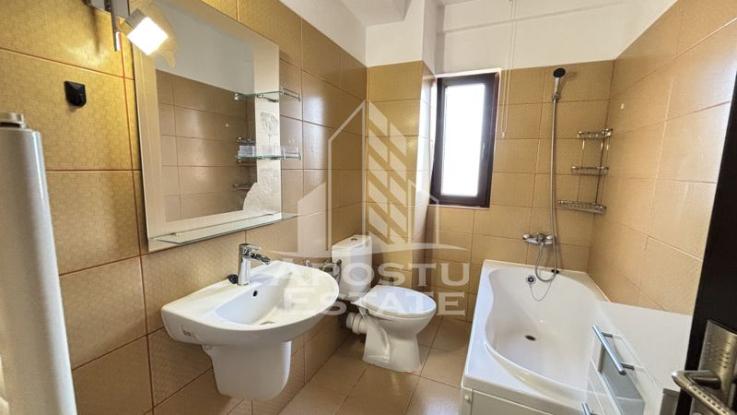 Apartament 3 camere, constructie 2012, loc de parcare, zona Lunei