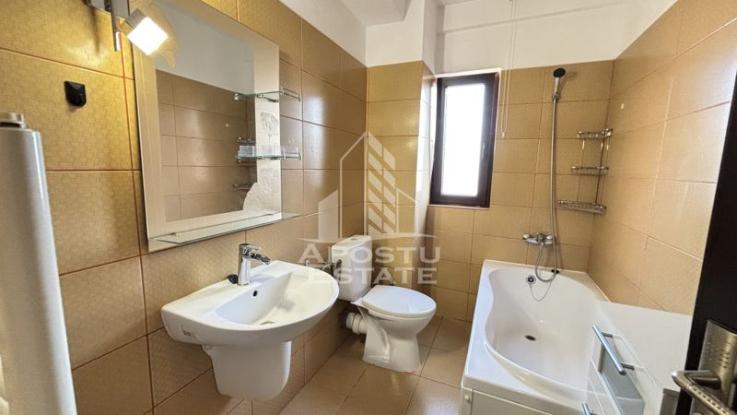 Apartament 3 camere, constructie 2012, loc de parcare, zona Lunei