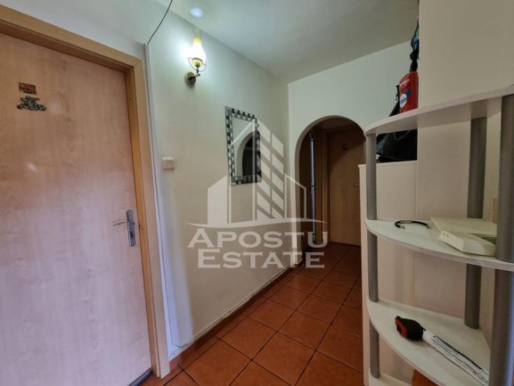 Apartament 4 camere, decomandat, etaj intermediar, Calea Torontalului