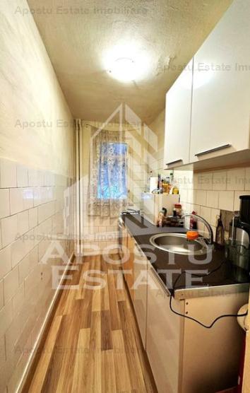 Apartament cu 3 camere, de vanzare, in zona Fortuna, Arad.