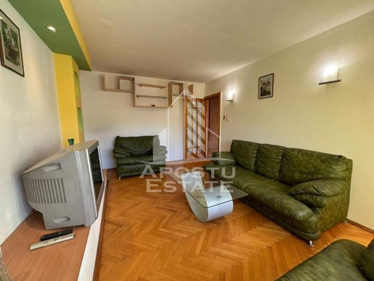 Apartament cu 3 camere, centrala proprie, Zona Soarelui