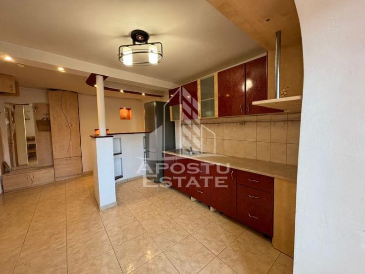 Apartament cu 3 camere, centrala proprie, Zona Soarelui