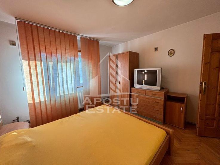 Apartament cu 3 camere, centrala proprie, Zona Soarelui