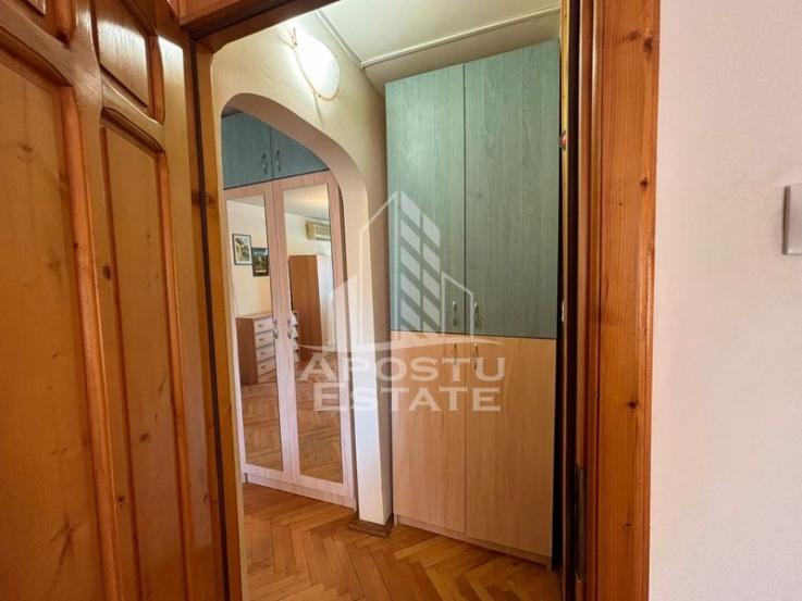 Apartament cu 3 camere, centrala proprie, Zona Soarelui