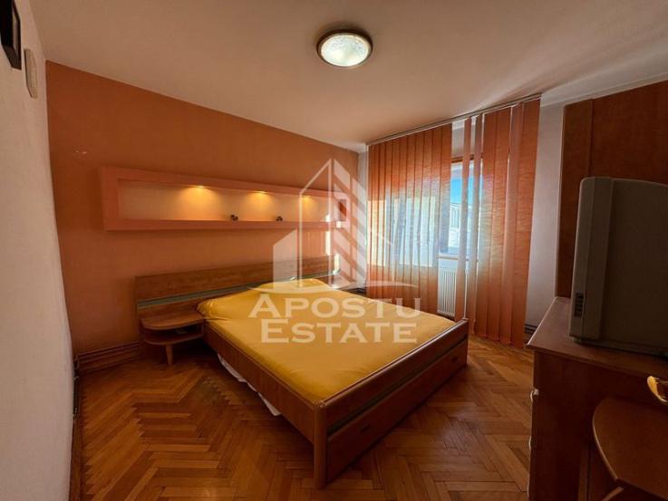 Apartament cu 3 camere, centrala proprie, Zona Soarelui