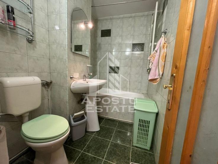 Apartament cu 3 camere, centrala proprie, Zona Soarelui