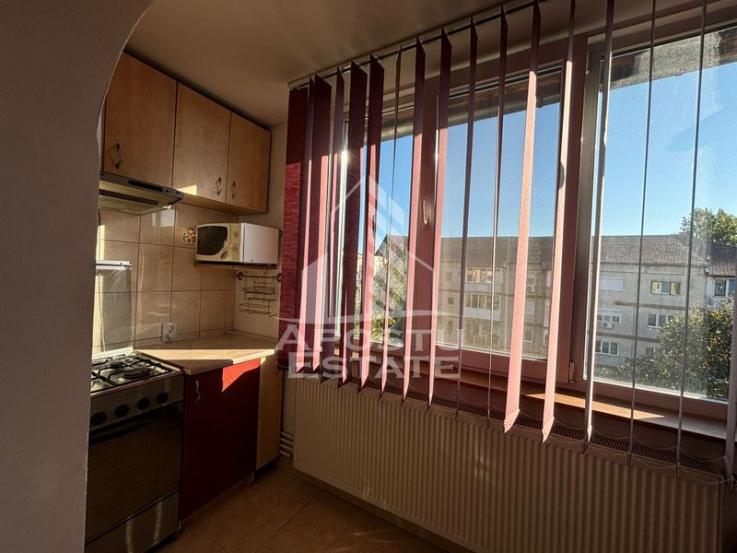 Apartament cu 3 camere, centrala proprie, Zona Soarelui