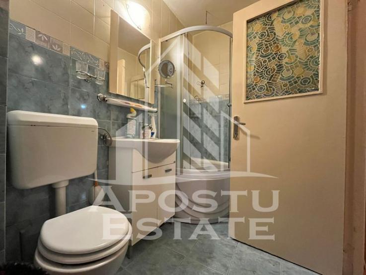 Apartament 2 camere, decomandat, etaj intermediar, zona Dambovita