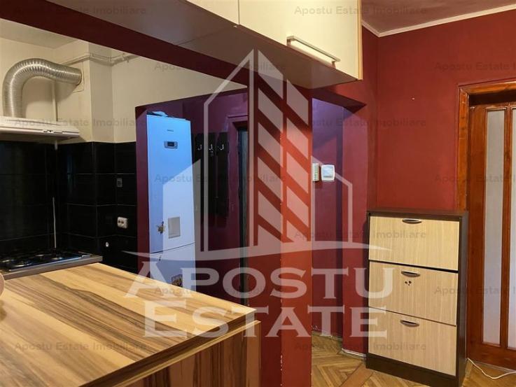 Apartament cu 3 camere decomandat centrala proprie Gh. Lazar.