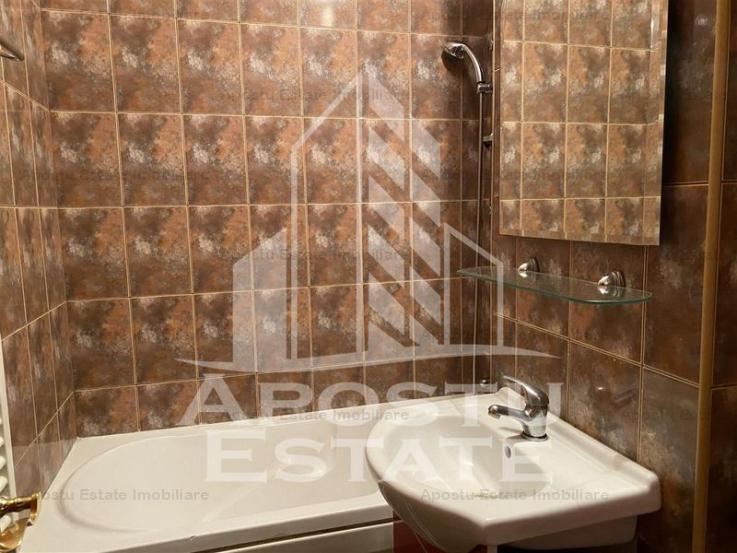 Apartament cu 3 camere decomandat centrala proprie Gh. Lazar.