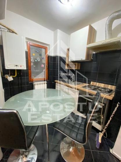 Apartament cu 3 camere decomandat centrala proprie Gh. Lazar.