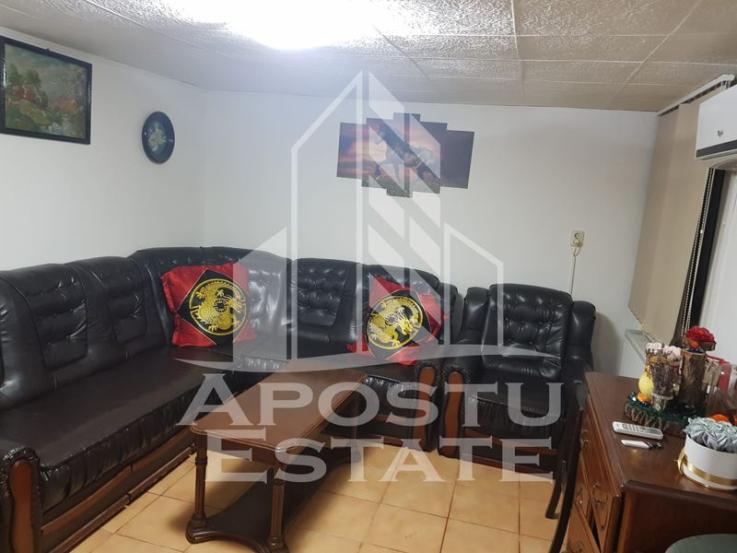 Casa individuala, 4 camere, 2 cai de acces, situata in zona Girocului