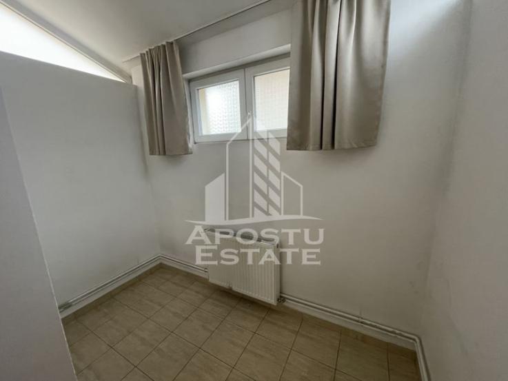 Apartament cu 3 camere, SAD, 57 mp, demisol, Zona Aradului