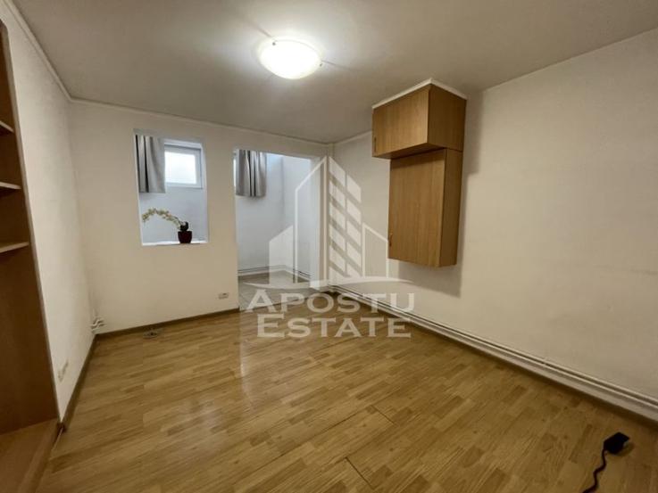 Apartament cu 3 camere, SAD, 57 mp, demisol, Zona Aradului