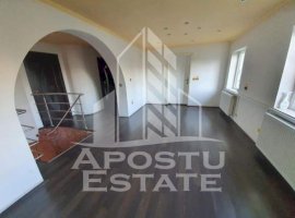 Casa individuala cu 6 camere ideala pt birouri/locuit Dambovita