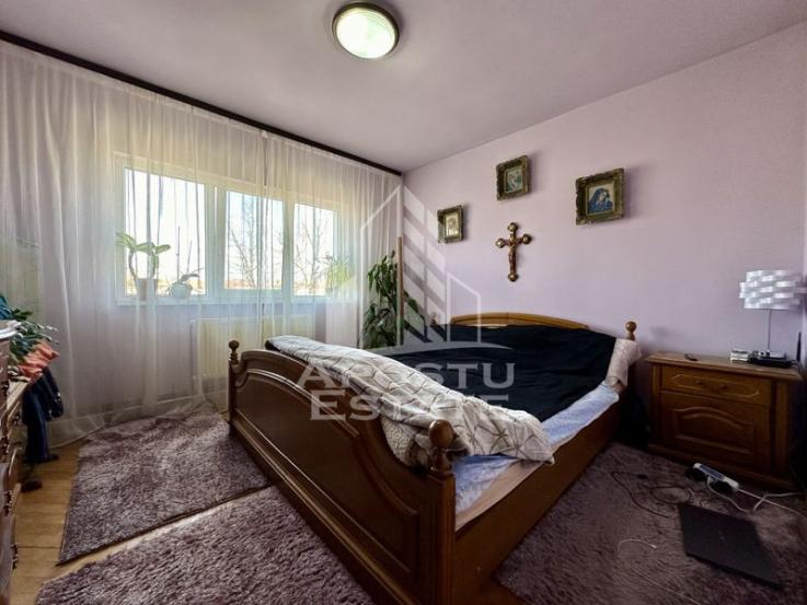 Apartament 3 camere, 2 bai, decomandat, centrala proprie, Aradului