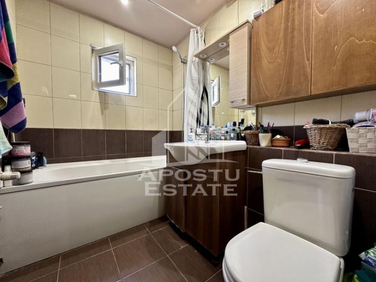 Apartament 3 camere, 2 bai, decomandat, centrala proprie, Aradului