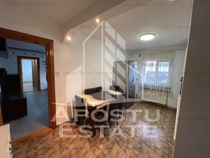 Apartament cu 2 camere si bucatarie inchisa, zona Girocului