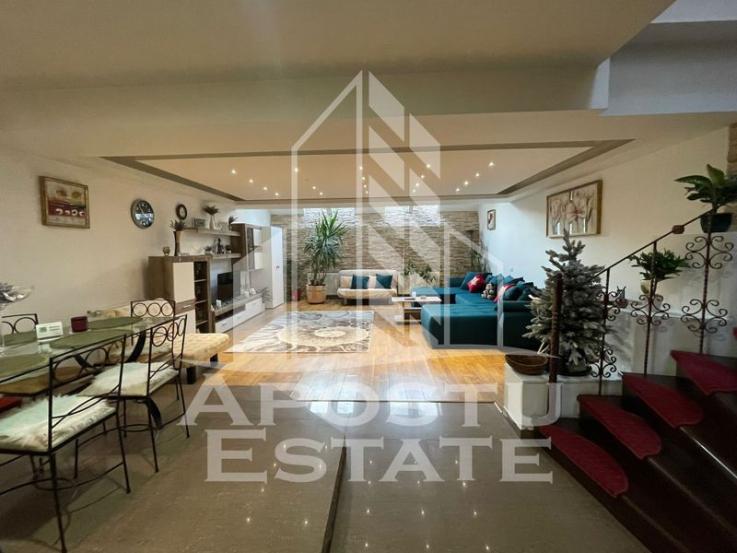 Apartament cu 3 camere, 2 nivele, decomandat, Piata Unirii - Zona 0