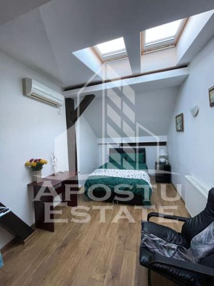 Apartament cu 3 camere, 2 nivele, decomandat, Piata Unirii - Zona 0