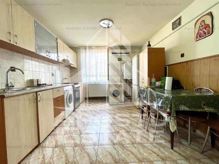 Apartament decomandat cu 3 camere, centrala proprie, zona Sagului