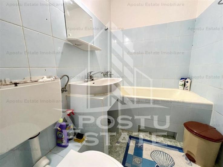 Apartament decomandat cu 3 camere, centrala proprie, zona Sagului