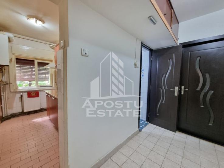 Apartament 3 camere, etaj intermediar, centrala proprie, , zona Dacia