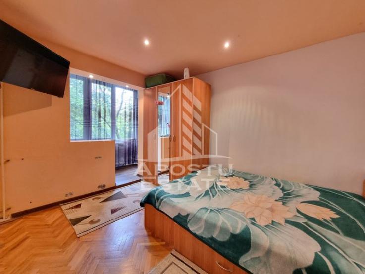 Apartament 3 camere, etaj intermediar, centrala proprie, , zona Dacia