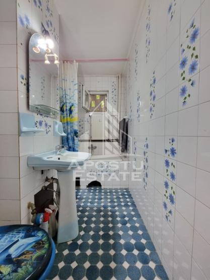 Apartament 3 camere, etaj intermediar, centrala proprie, , zona Dacia