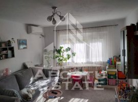 Apartament 3 camere, etaj intermediar, centrala proprie, zona Aradului