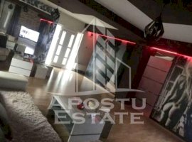 Casa individuala cu 7 camere si hala service,teren 600 mp,Dambovita