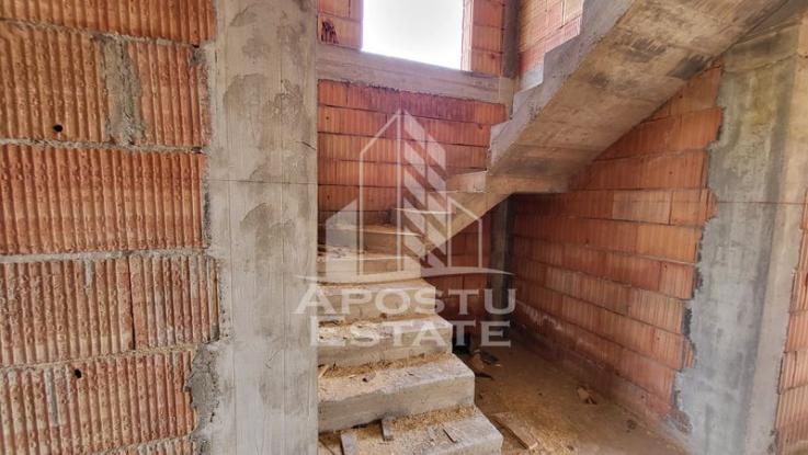 Jumatate de duplex la cheie,4 camere,constructie 2024 Mosnita Noua