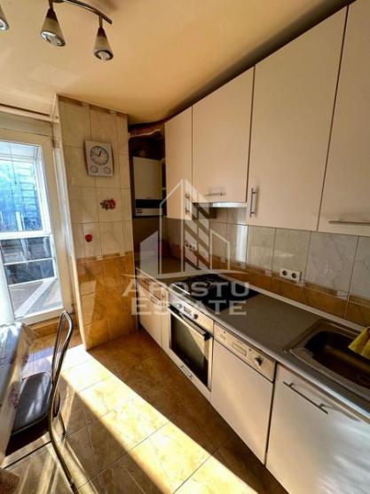 Apartament 2 camere, centrala proprie, loc de parcare,  zona Aradului