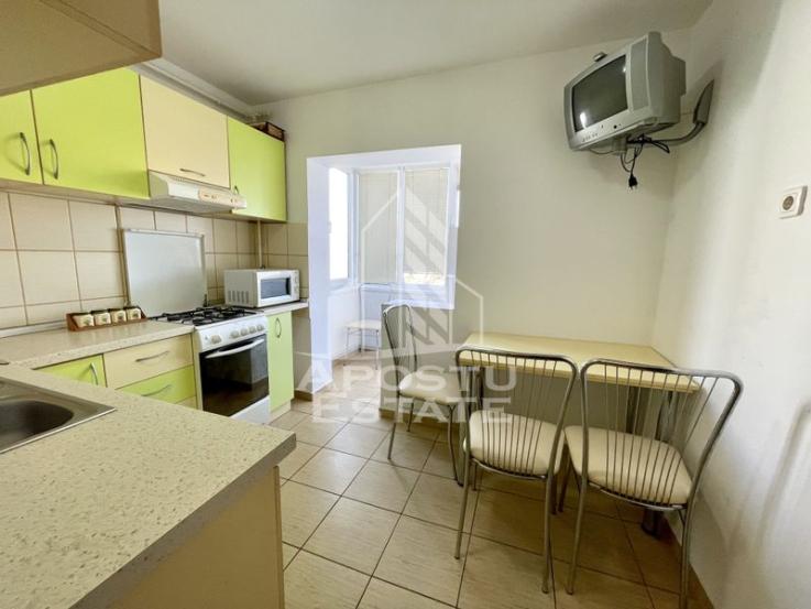 Apartament cu 3 camere, decomandat, zona Girocului