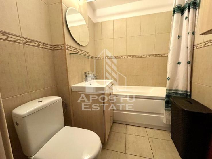 Apartament cu 3 camere, decomandat, zona Girocului