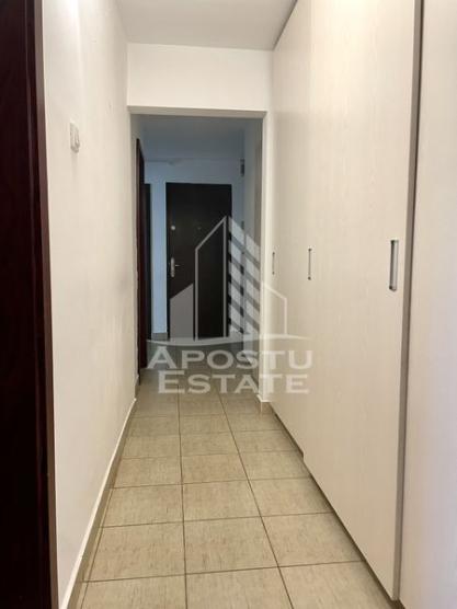 Apartament cu 3 camere, decomandat, zona Girocului