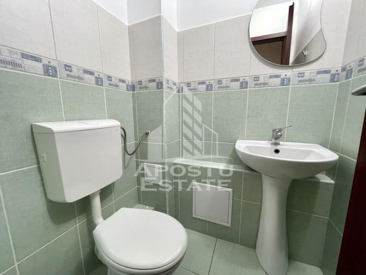 Apartament cu 3 camere, decomandat, zona Girocului