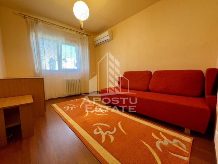 Apartament cu 3 camere, decomandat, zona Girocului