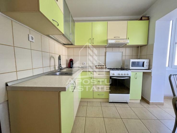 Apartament cu 3 camere, decomandat, zona Girocului