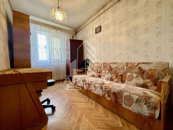 Apartament cu 3 camere, bloc izolat, acoperis din tigla, Girocului