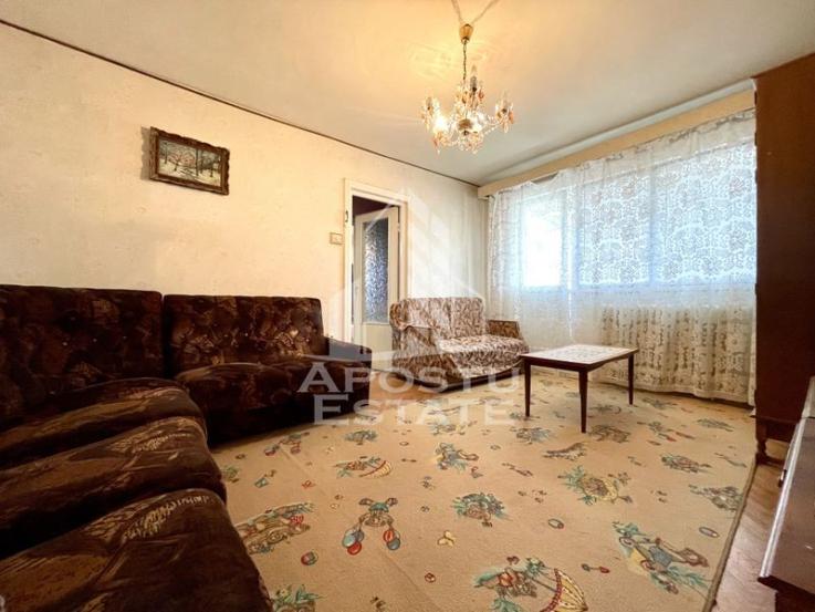 Apartament cu 3 camere, bloc izolat, acoperis din tigla, Girocului