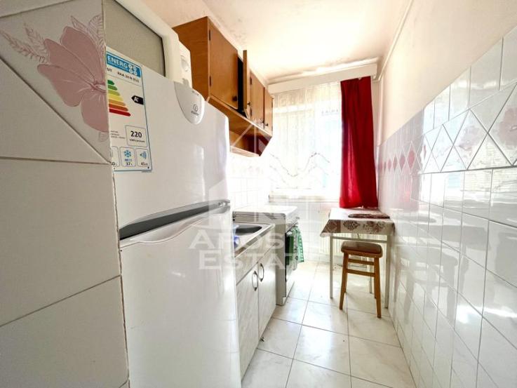 Apartament cu 3 camere, bloc izolat, acoperis din tigla, Girocului