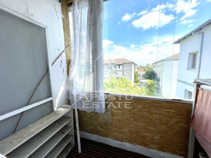 Apartament cu 3 camere, bloc izolat, acoperis din tigla, Girocului