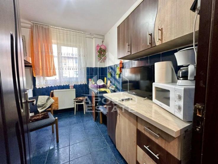 Apartament cu 3 camere, centrala proprie, zona Sagului