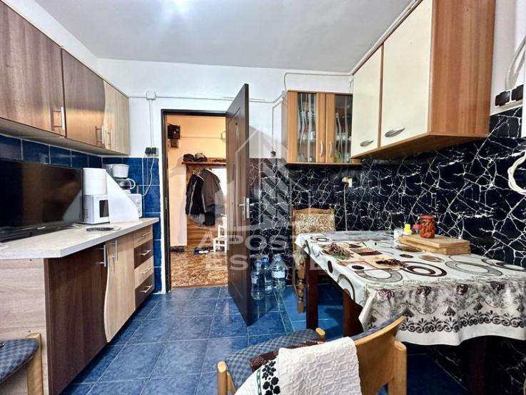 Apartament cu 3 camere, centrala proprie, zona Sagului