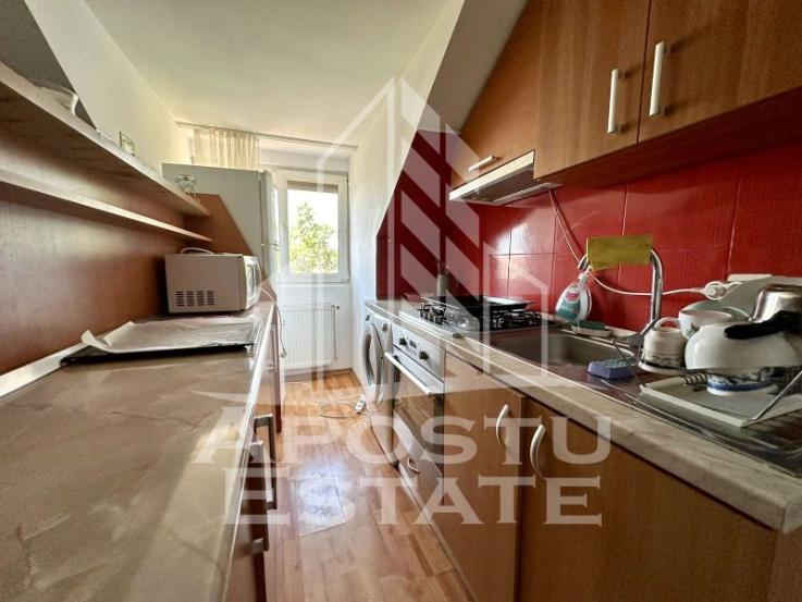 Apartament cu 3 camere, pe 2 niveluri,  zona Girocului