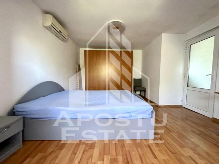 Apartament cu 3 camere, pe 2 niveluri,  zona Girocului